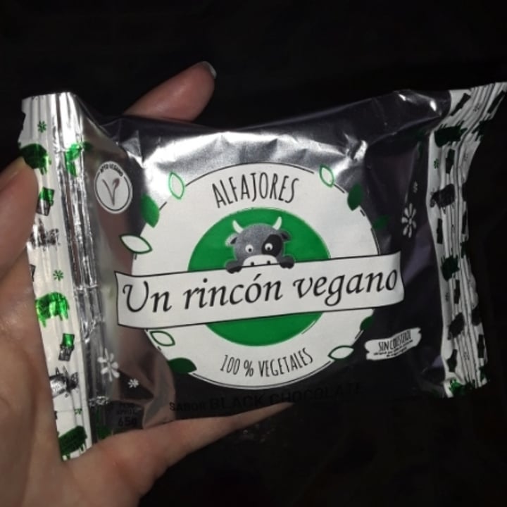 photo of Un Rincón Vegano Alfajor Black Chocolate shared by @aldusita on  16 Apr 2021 - review