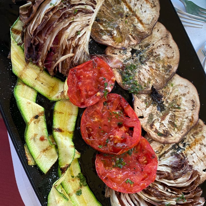 photo of Pizzeria Il Pettirosso Grilled veggies appetizer shared by @hey-itsclau on  16 Jul 2022 - review