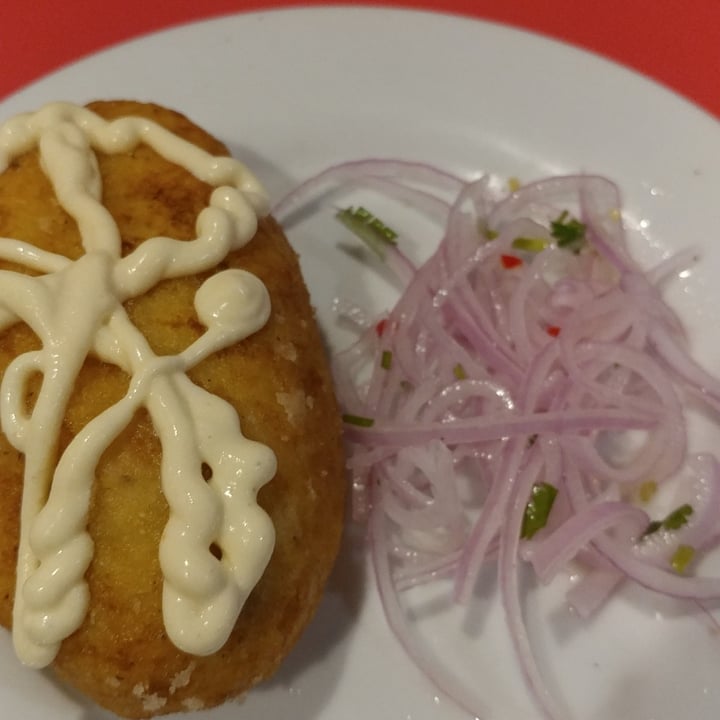 photo of Loving Hut - Golden Food Papa rellena shared by @carlospolo on  01 May 2022 - review