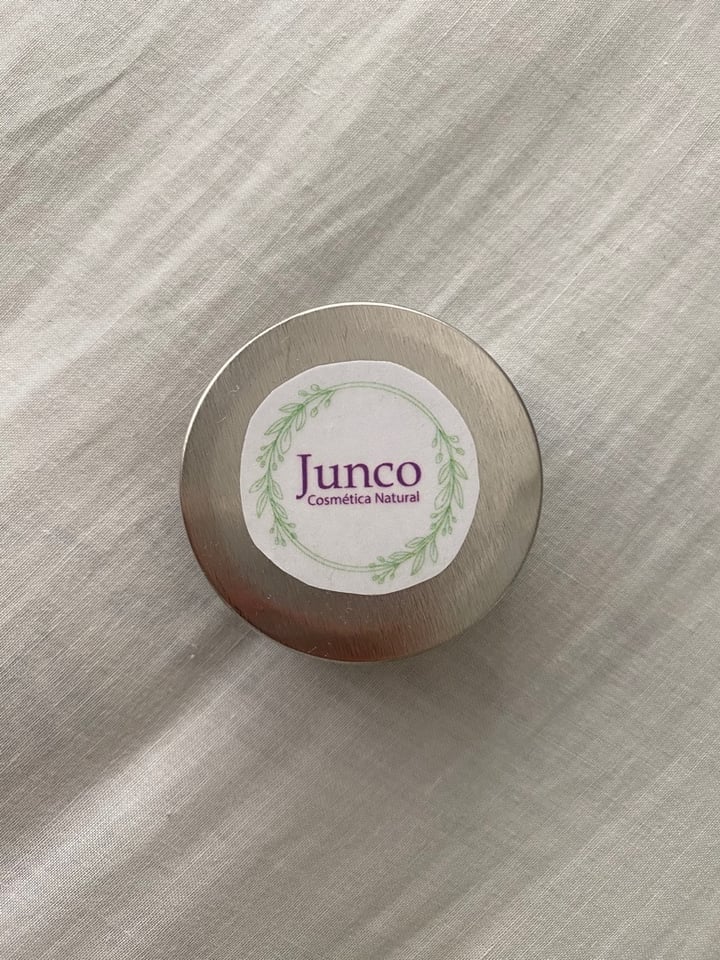 photo of Junco Cosmética Natural Bálsamo Labial Naranja Junco Cosmética Natural shared by @veggihallows on  31 Jan 2020 - review
