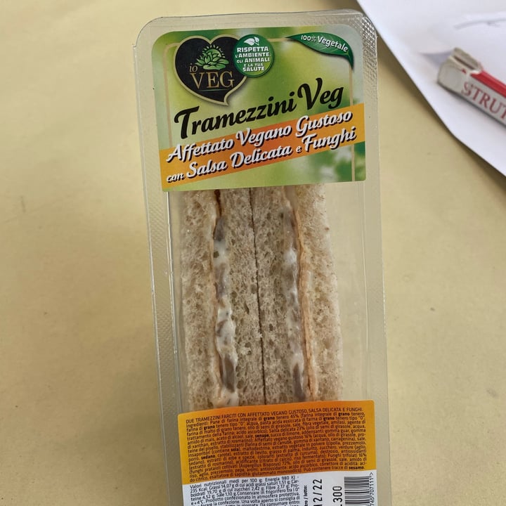 photo of ioVEG Tramezzini Veg Affettato Vegano Gustoso Con Salsa Delicata E Funghi shared by @padovavegan on  10 Nov 2022 - review