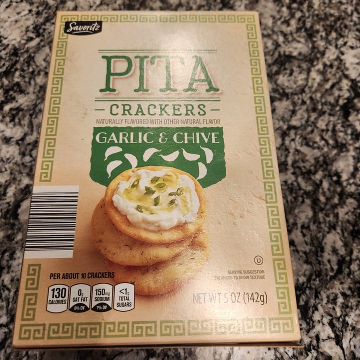 photo of Savoritz Garlic and Chive Pita Crackers shared by @ambularfortheanimals on  02 Dec 2022 - review