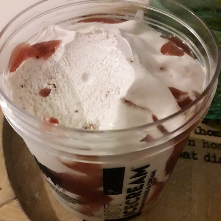 photo of NotCo Not Icecream Strawberries & Cream shared by @quehaydenuevo on  23 Dec 2021 - review