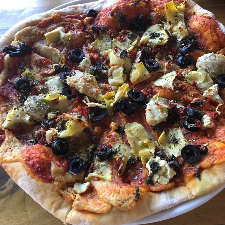photo of Li-o-La Blossom Pizza shared by @louiseloveslentils on  19 Mar 2022 - review
