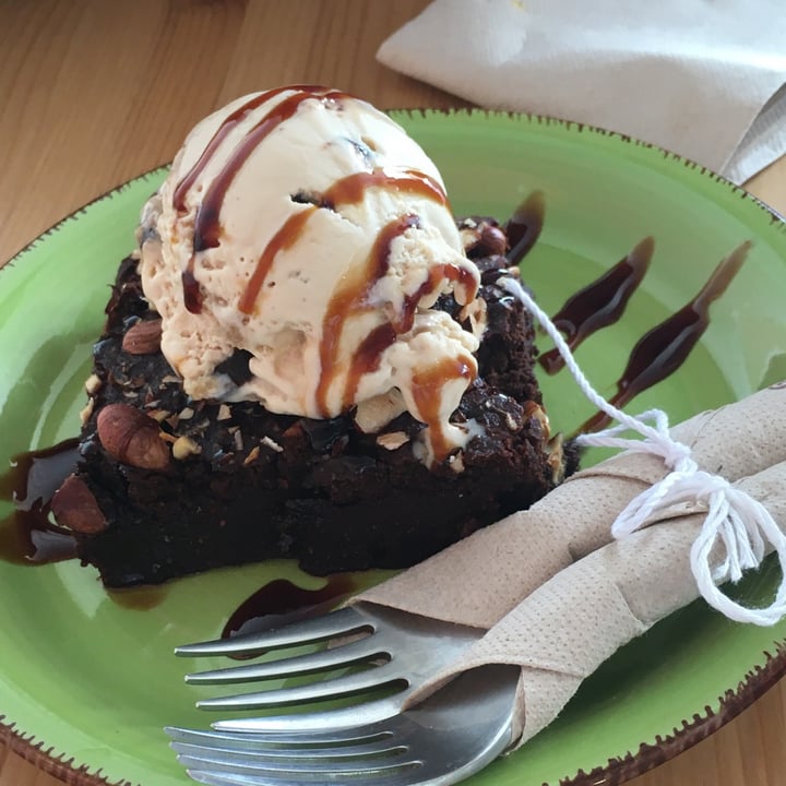 review photo of Happy Cactus El Cotillo - Bio Shop & Veg Food Brownie con helado de caramelo shared by @ggens on 19 Jun 2021 - review