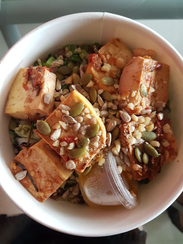review photo of YOLO - Tanjong Pagar Thai-style Tofu with Kai Lan, Quinoa & Lentil Salad shared by @tremulouswhispers on 26 Aug 2019 - review