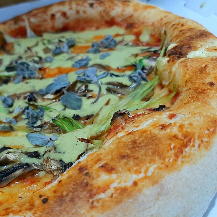 photo of Pizzi & Dixie Pizza Con Salsa De Pistacho shared by @madridvegano on  01 Aug 2021 - review