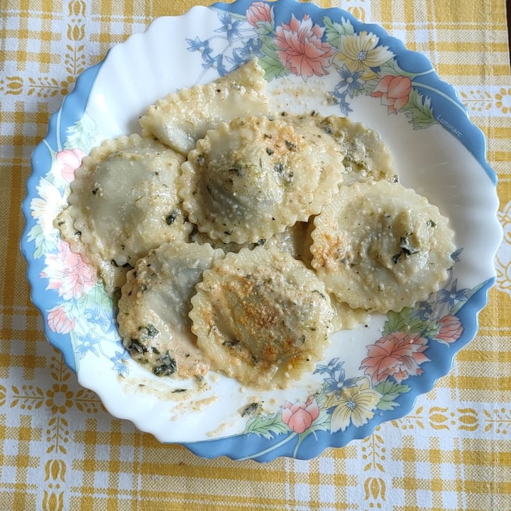 photo of plant cuisine Girasoli agli spinaci con crema di anacardi shared by @concy91 on  16 Aug 2022 - review
