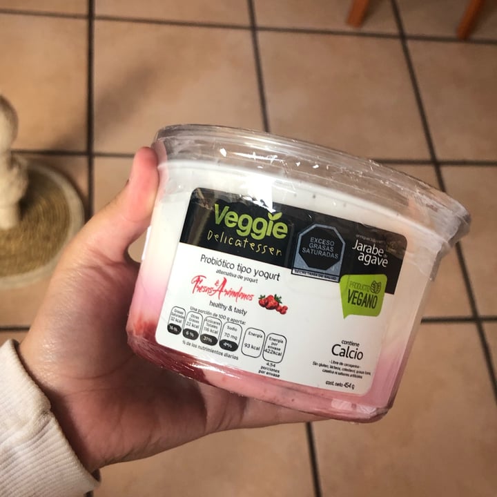 photo of Veggie Delicatessen alternativa al yogurt sabor fresa shared by @kabi on  08 Feb 2022 - review