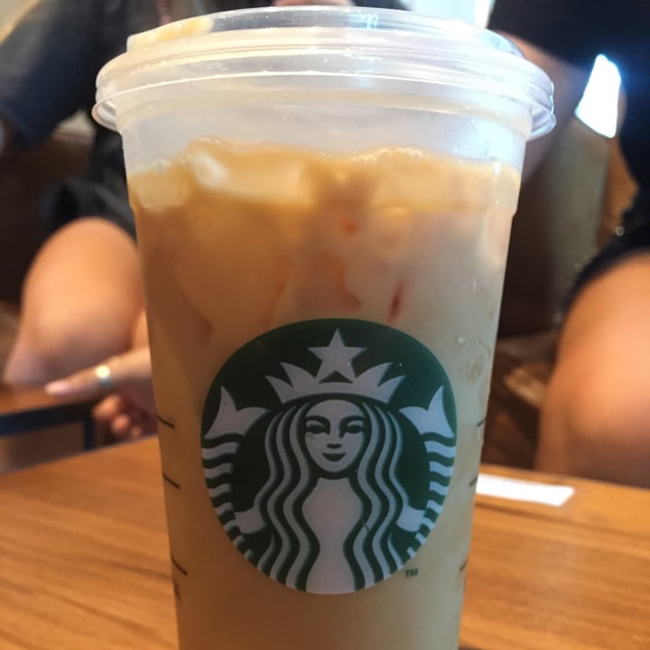 photo of Starbucks Latte Helado Con Leche De Almendras shared by @lulisoraire on  06 Mar 2021 - review