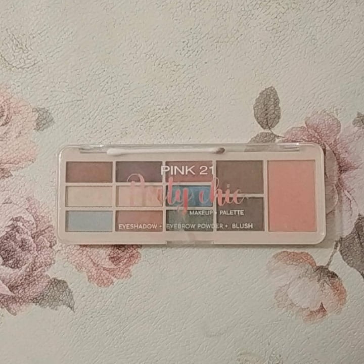photo of Pink 21 Pretty Chic Makeup Palete shared by @nayoung on  18 Nov 2020 - review