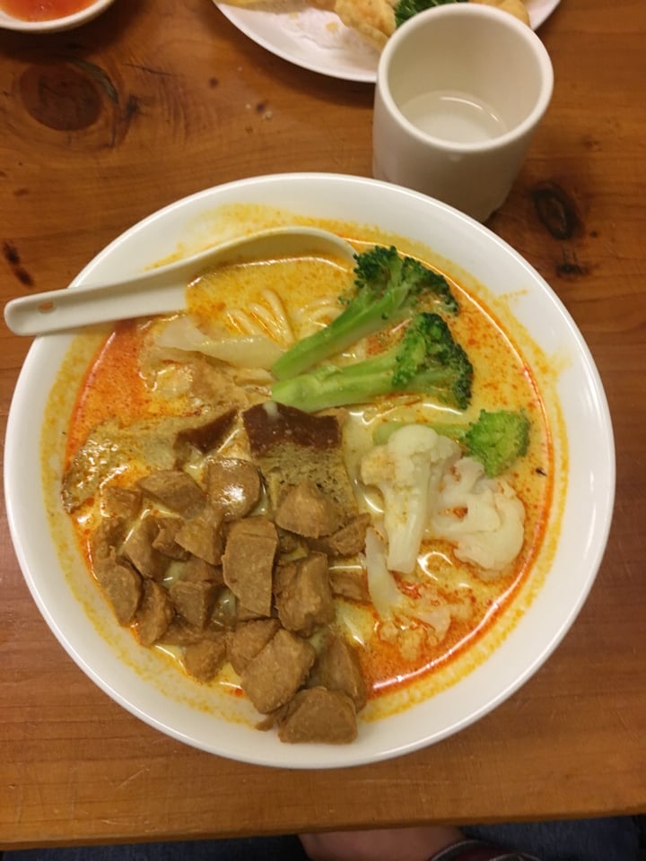 review photo of Aunty Mena's Vegetarian Restaurant & Cafe Chicken laksa shared by @luisak on 01 Jul 2019 - review