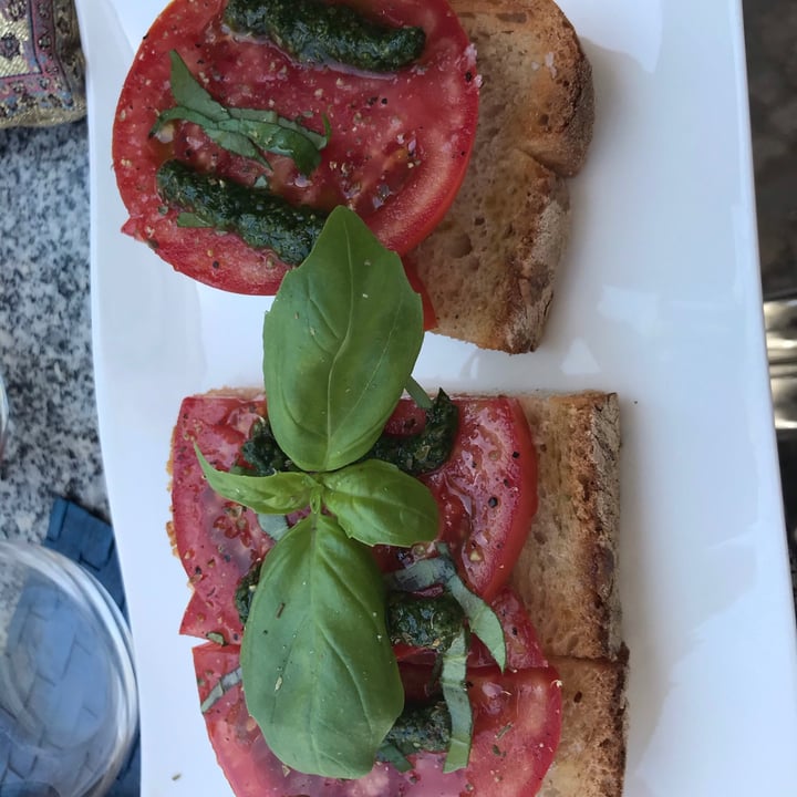 photo of PAUSA Bruscetta Tomato Pesto shared by @drescoding on  15 Jul 2020 - review