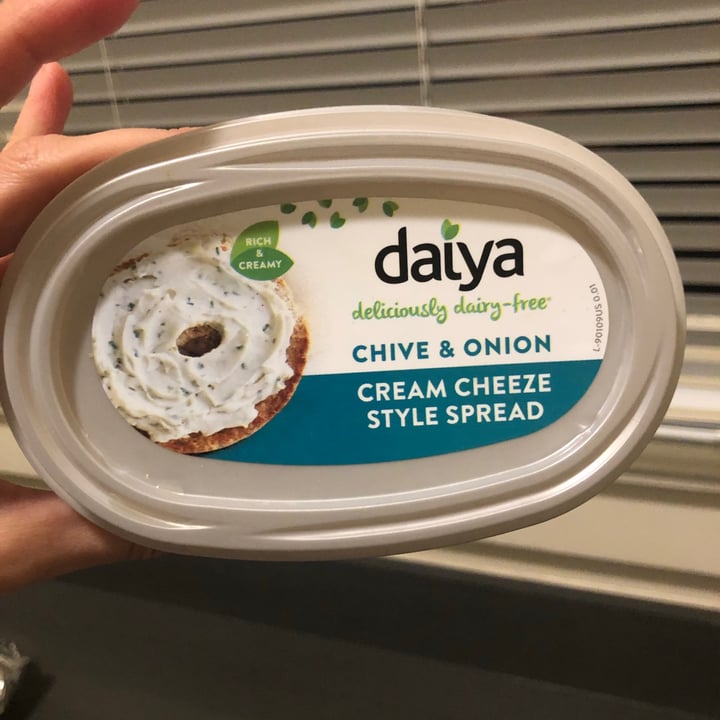 photo of Daiya Chive & Onion Cream Cheeze Style Spread shared by @ladylindseybee on  07 Jul 2021 - review