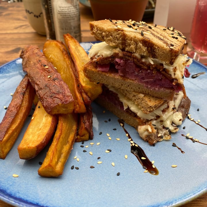 photo of Infinite Café Plant-Powered Kitchen Classic NY Reuben shared by @theleafeaters on  08 Nov 2021 - review