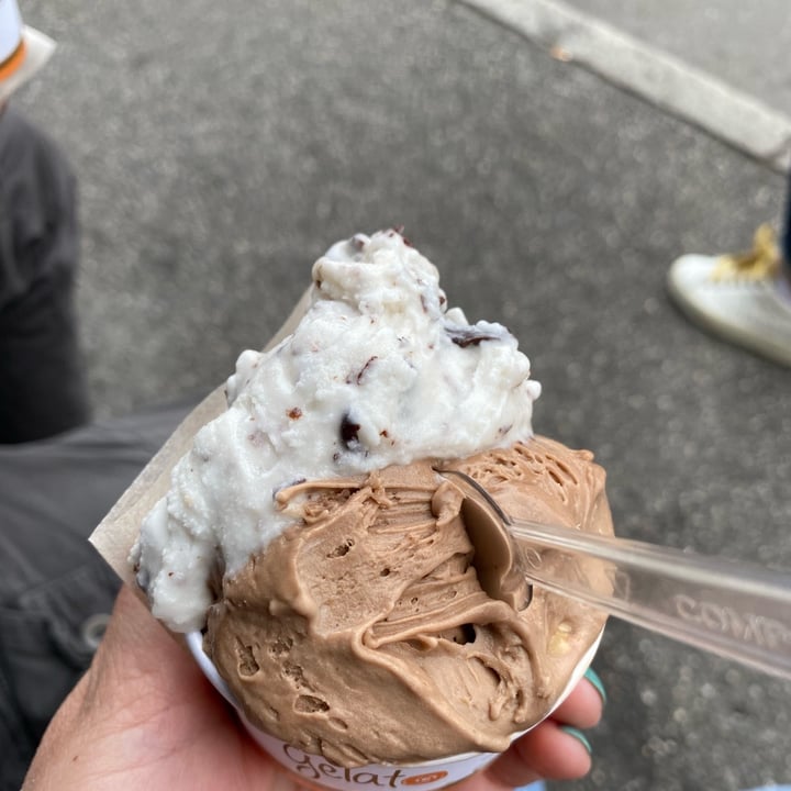 photo of ICE CREAM Gelato Bacio E Stracciatella shared by @valeborrons on  23 Apr 2022 - review