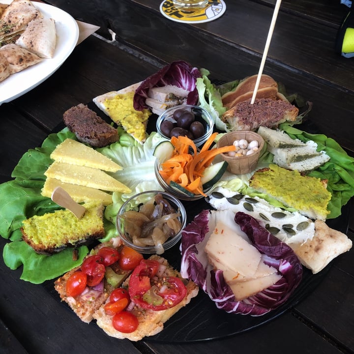 review photo of Parco Romano Biodistretto Castelli Romani Tagliere vegan shared by @bruce001 on 27 Jun 2022 - review