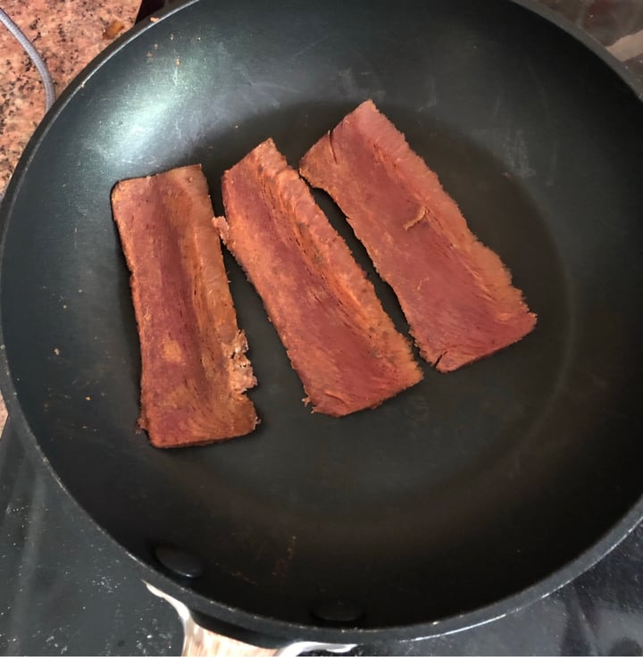 review photo of THIS This isn't Bacon Plant-Based Rashers shared by @glutenfreenic on 17 Jun 2020 - review