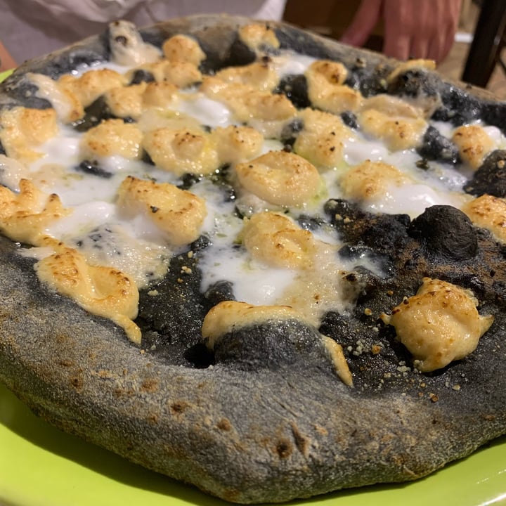 review photo of Vitto Pitagorico pizza quattro formaggi vegan shared by @monazenze on 11 Jul 2022 - review