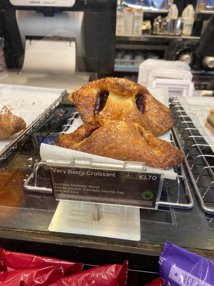 photo of Pret A Manger Very Berry Croissant shared by @yourlocalvegan on  23 Jan 2020 - review