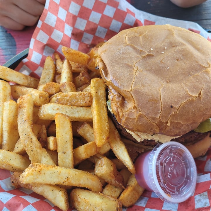 review photo of People Under the Staircase Yellow Griffin Burger shared by @jessicajane on 15 Aug 2021 - review