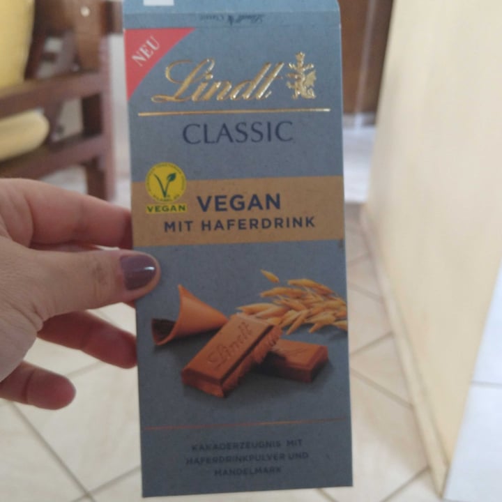 photo of Lindt Chocolate Vegano Classic shared by @lumuller on  19 Jan 2022 - review