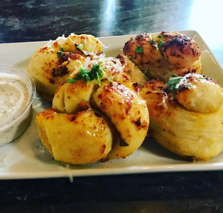 photo of Virtuous Pie Garlic Knots shared by @citybythbayvegan on  26 Apr 2019 - review
