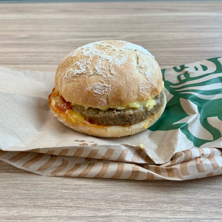 photo of Starbucks Beyond Meat Breakfast Sandwich shared by @gutterglitter on  03 Aug 2022 - review