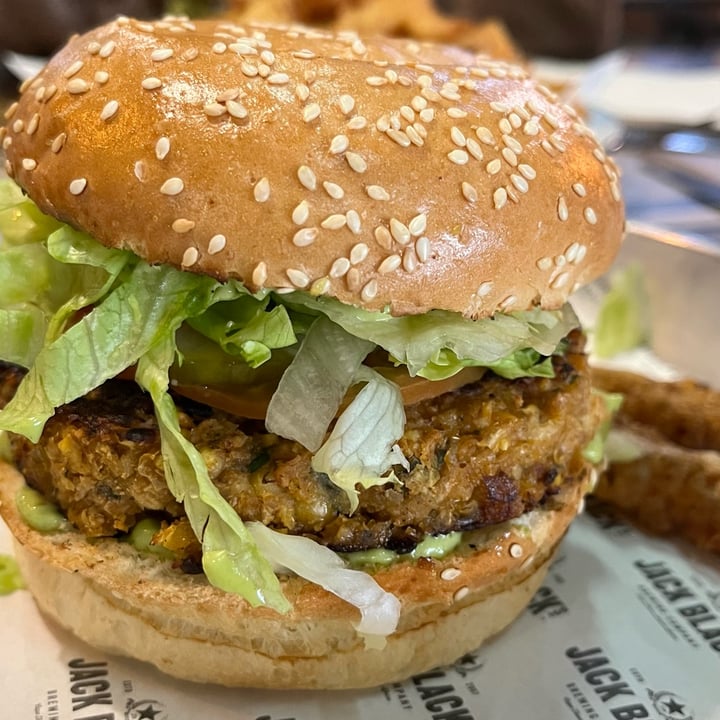 photo of Jack Black Brewing Company Vegan Burger shared by @greengabby on  29 Aug 2022 - review