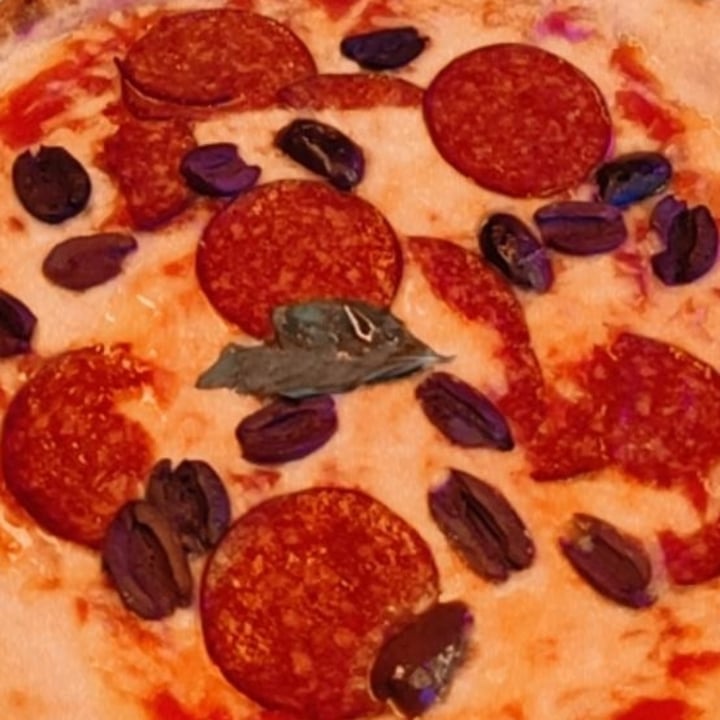 photo of New Freedom Cakes Café Pizza pepperoni picante shared by @ramseier on  20 Oct 2022 - review