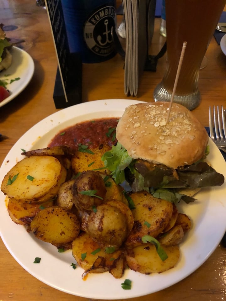 photo of Kombüse - Vegetarische Küche Black Bean Burger shared by @jaga94 on  19 Aug 2019 - review