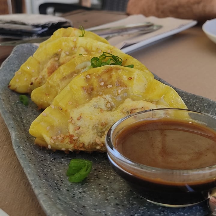 photo of BuenaVida 100% Vegan Gyozas de Jack fruit shared by @lauraorts on  29 Aug 2021 - review