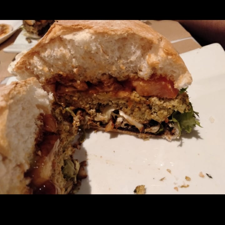 photo of Santoni - When Food is the Solution Burguer al Plato shared by @ullsdemel10 on  02 Jun 2020 - review