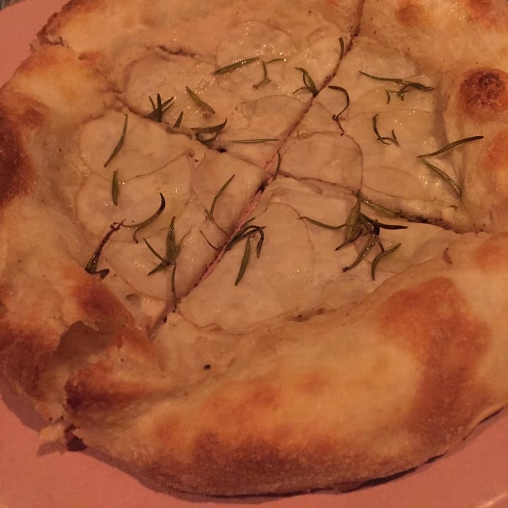 photo of Mudrá Pizza Bianca shared by @florecer on  01 Jun 2022 - review