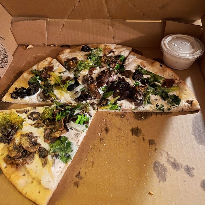 review photo of Seasons Plant Based Bistro Pioneer Pizza Gluten-Free shared by @lovelyveganalex on 18 Dec 2021 - review