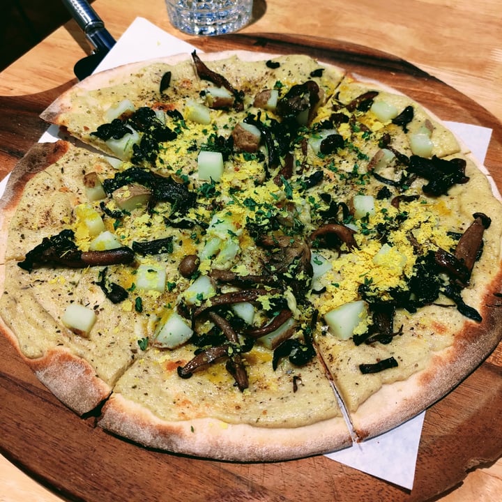 photo of Simply Good Food Vegan Truffle Pizza shared by @stevenneoh on  26 Nov 2021 - review