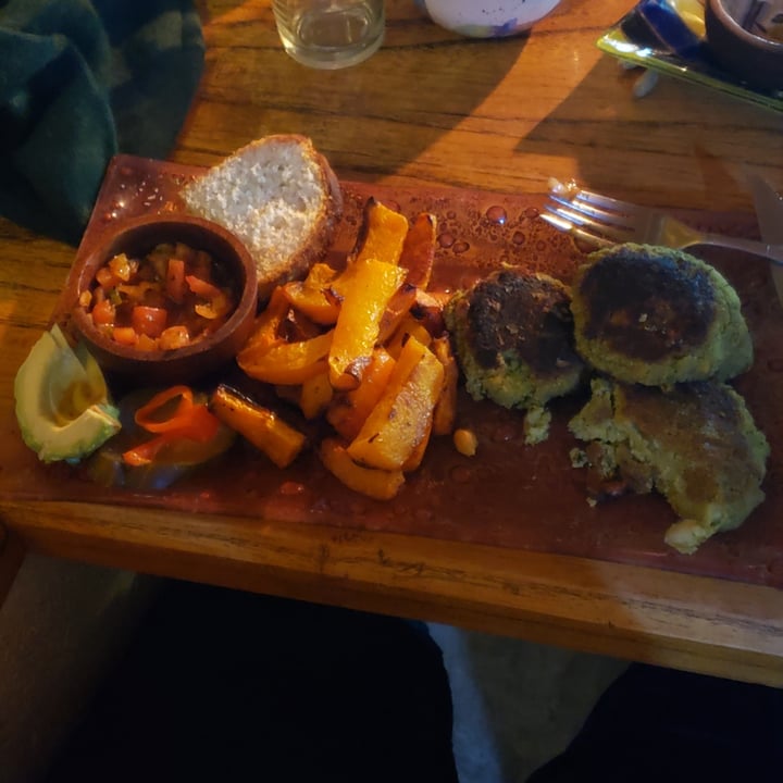 review photo of TRUA restaurant bar Fálafel con guarnición shared by @errecaro on 07 Mar 2022 - review