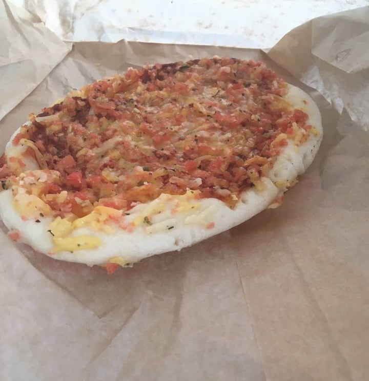 photo of Vegan bombon sin gluten Pizza Jamón shared by @mariamarie on  06 Jun 2022 - review