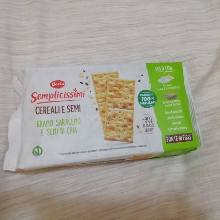 photo of Doria Cracker ai cereali e semi di chia shared by @chiaradp on  30 Apr 2022 - review