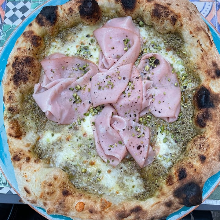 photo of Pizzeria Assaje Trieste Pistacchio E Mortadella Vegana shared by @fbradaschia on  24 May 2022 - review