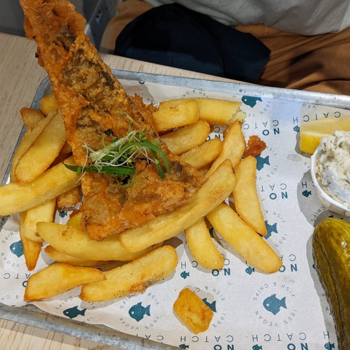 photo of No Catch Vegan cod & chips shared by @chickpiece on  06 Dec 2022 - review