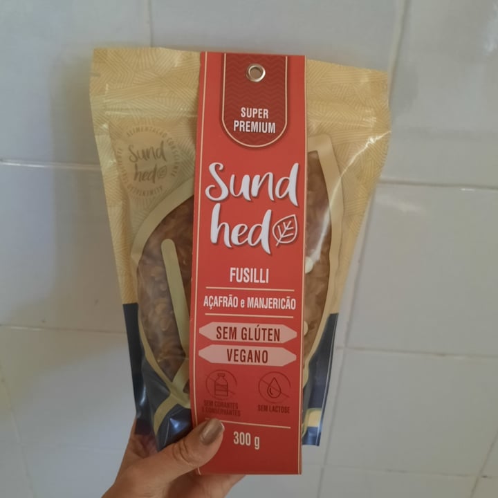 review photo of Sund Hed Macarrão Fusilli açafrão e manjericão shared by @febueno on 02 Jul 2022 - review
