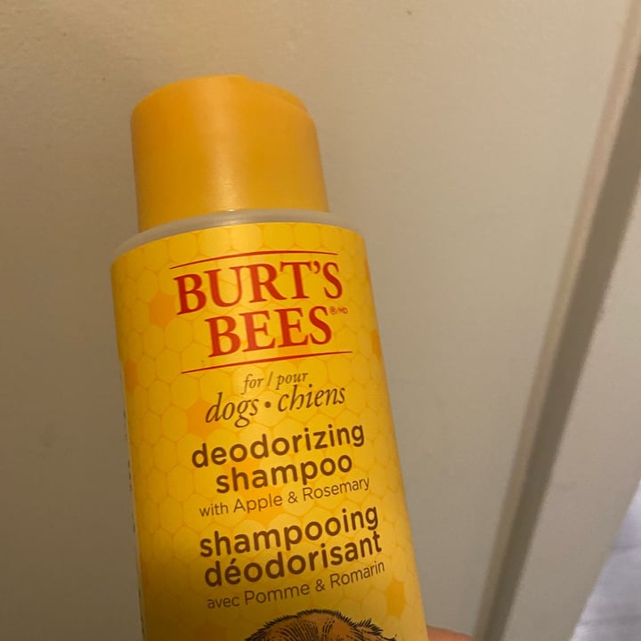 photo of Burt’s Bees Deodorizing Shampoo For Dogs shared by @carolstanis on  02 May 2022 - review