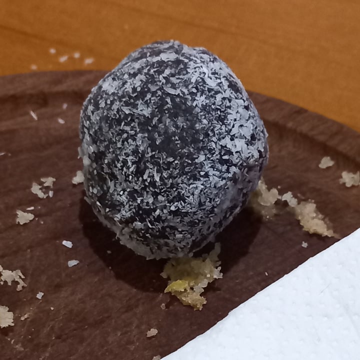 review photo of Fourmi Pátissière Trufas Con Coco shared by @soolrzo on 21 Aug 2022 - review