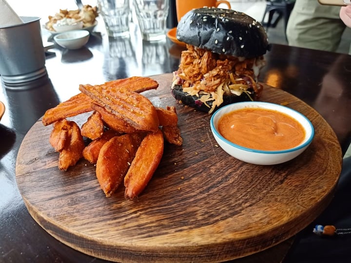 photo of Lisica Cafe BBQ Pulled "Pork" Burger shared by @eatyourgreens on  17 Apr 2020 - review