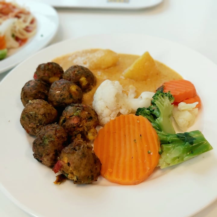 photo of IKEA Alexandra Vegetable Balls With coconut curry Sauce shared by @herbimetal on  05 Apr 2022 - review