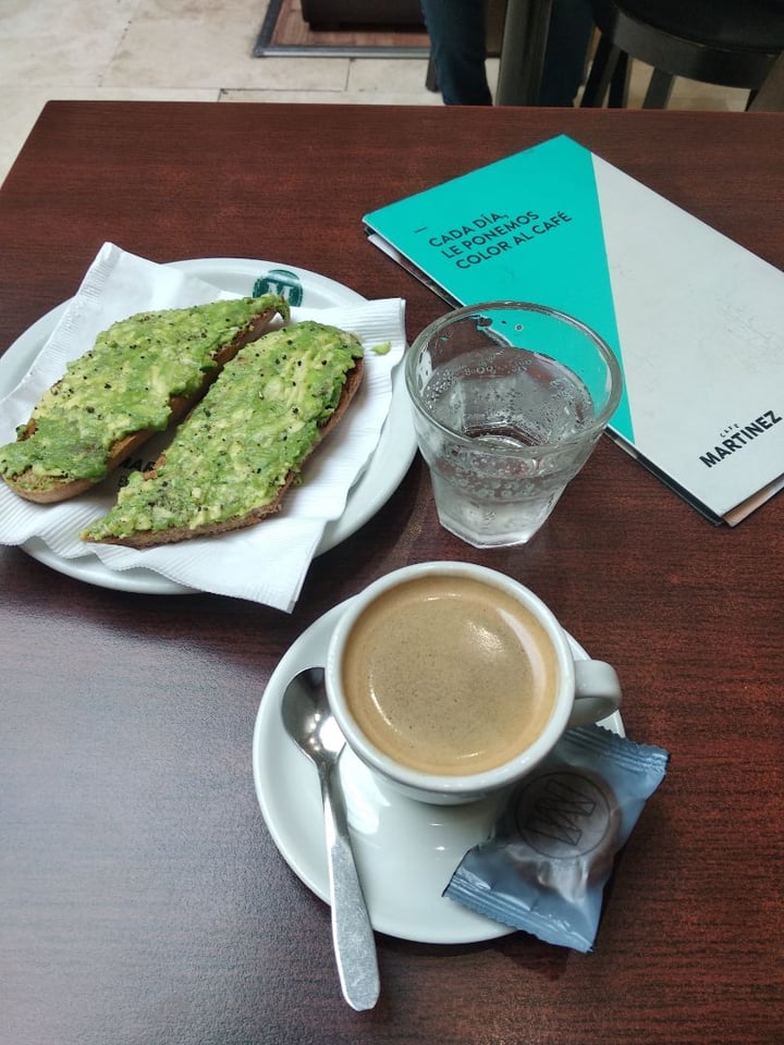 photo of Cafe Martinez Avocado toast shared by @brenduliiii on  06 Aug 2019 - review