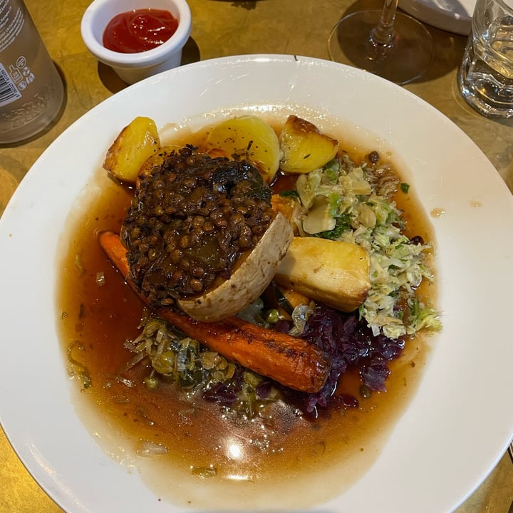 review photo of The Windmill Pub Stuffed Butternut Squash, Lentil, Cavils Nero, Broccoli, Fig And Beets shared by @musicboy on 06 Nov 2022 - review