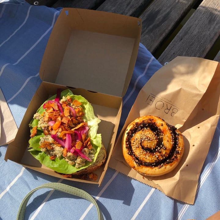 photo of BROEI Vegan Tuna Sandwich shared by @vegansuus on  15 May 2021 - review