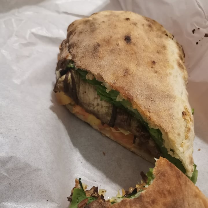 review photo of Pizza Fabbrica Panuozzo Vegano shared by @andreas06 on 09 Oct 2021 - review